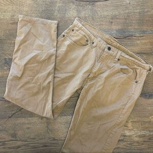 Tan Levi’s 505 Jeans